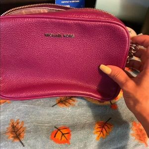 Mk cross body.  Never carried. No tags.